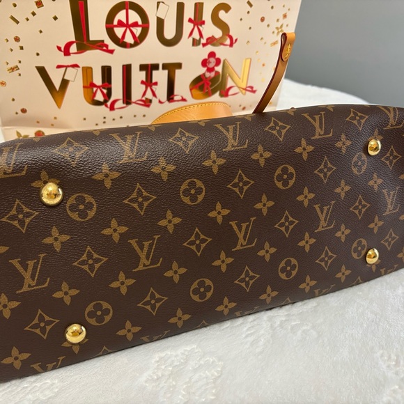 Louis Vuitton Carryall - Picture 7 of 10